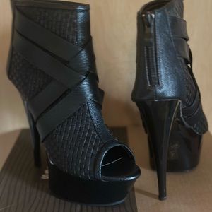 Ellie pole heels size 9